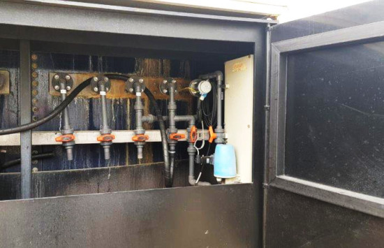 tworzywowe szafy do zabudowy pomp zaladunkowych zbiornikow magazynu chemikaliow 550x355